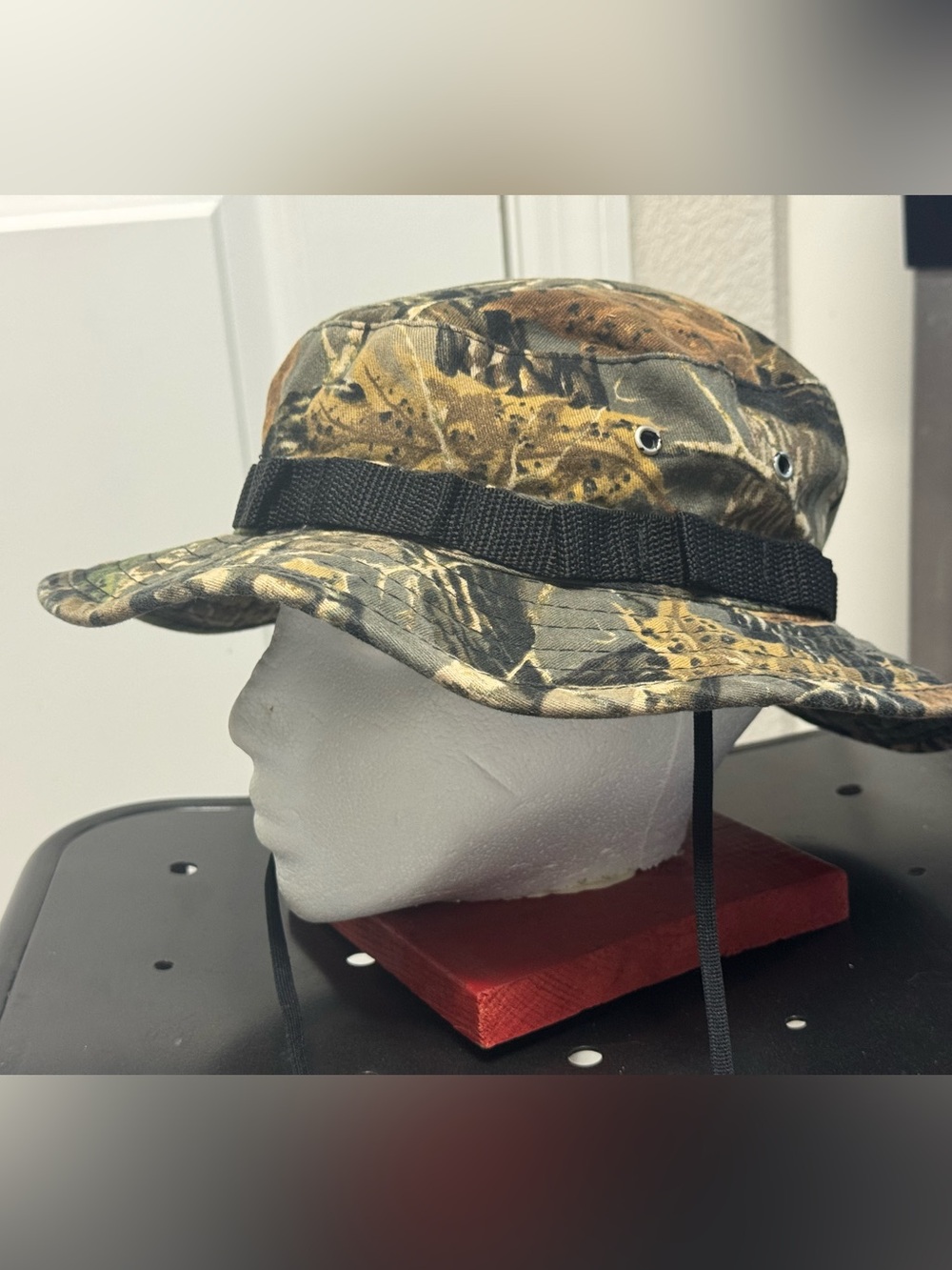 Cabela’s Realtree Camo Boonie Hat Chin Strap Green Brown Tan Size M Hunting